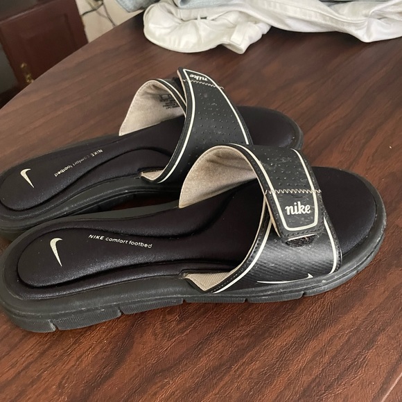 Nike slides - Picture 3 of 3